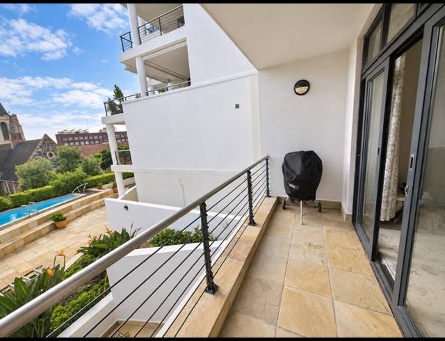 2 BEDROOM APARTMENT FOR SALE IN SEA POINT